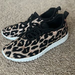 Iridescent leopard print sneakers - size 6